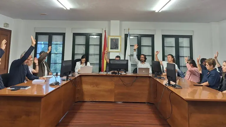 Votación en el Pleno de Portas en rechazo del trazado de la Variante Oeste de Caldas de Reis. DS